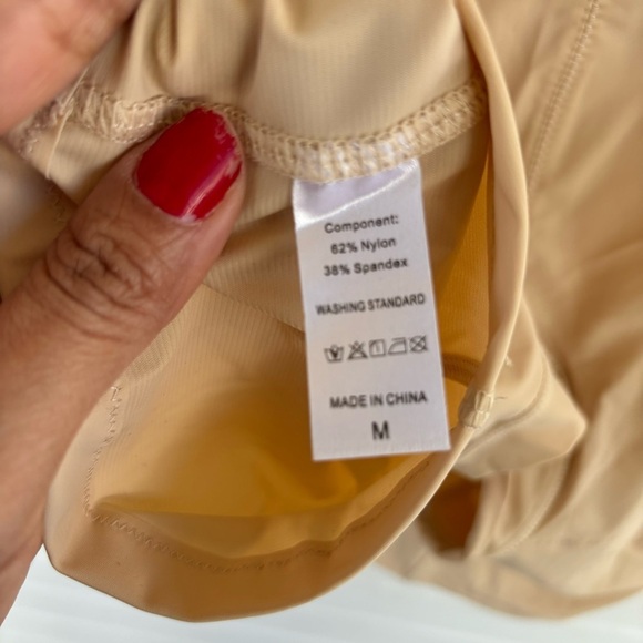 Women’s shaping bodysuit Size Medium - Picture 6 of 7